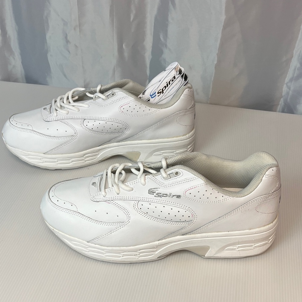 Men’s White Athletic Shoes v2272